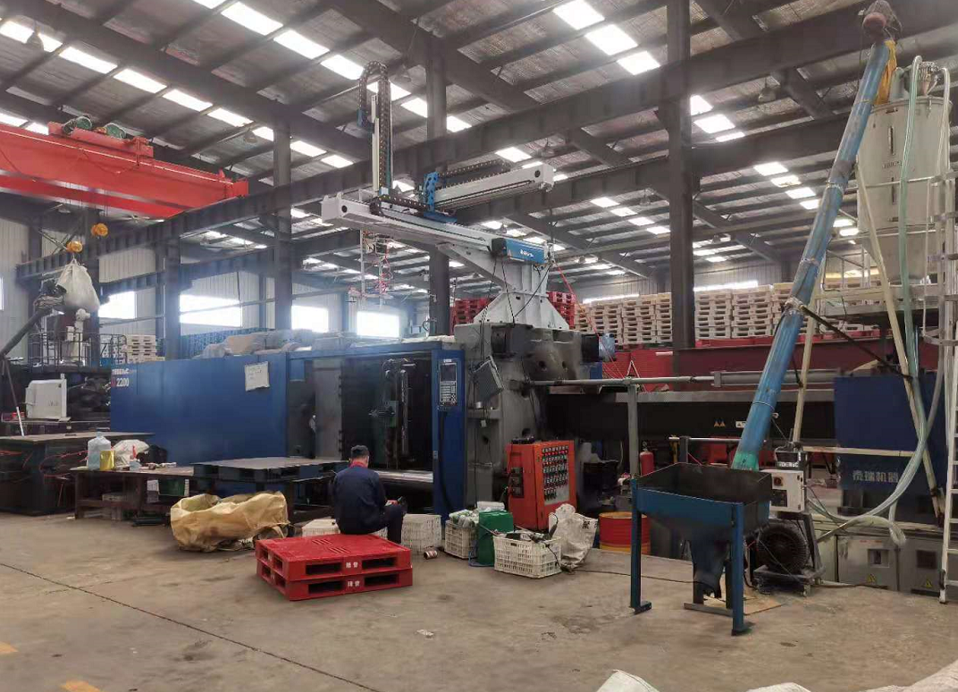 Factory welding equipment shown in the supplied introduction